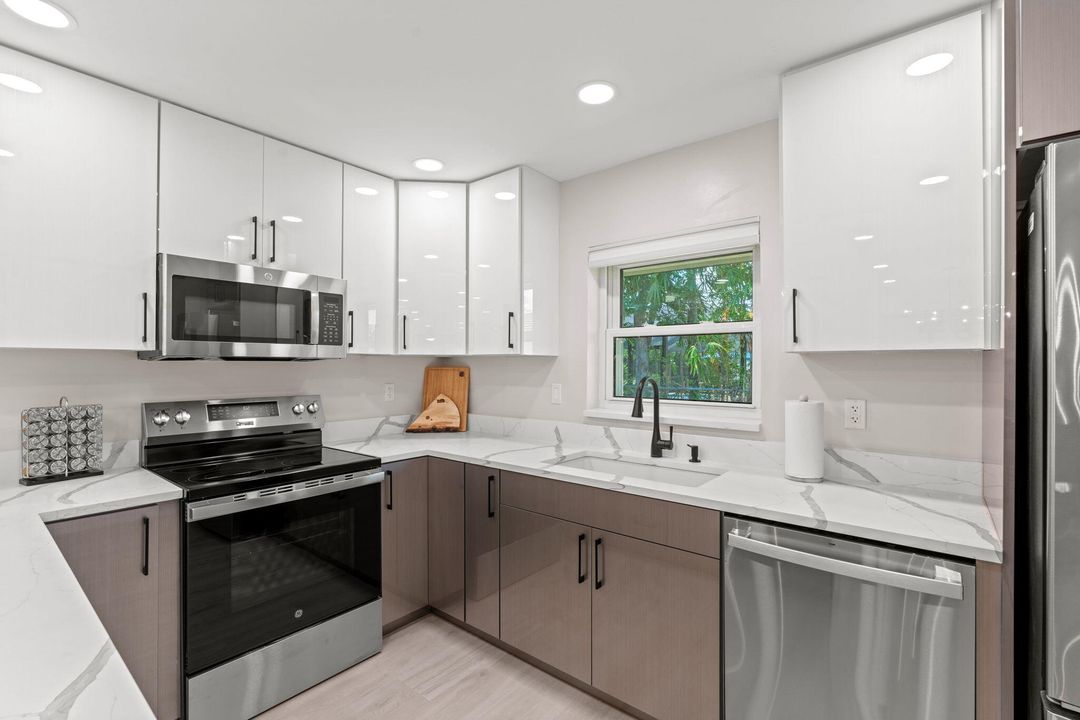 For Sale: $1,499,000 (3 beds, 2 baths, 1776 Square Feet)