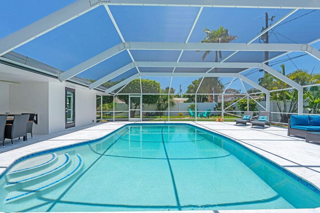 For Sale: $1,499,000 (3 beds, 2 baths, 1776 Square Feet)