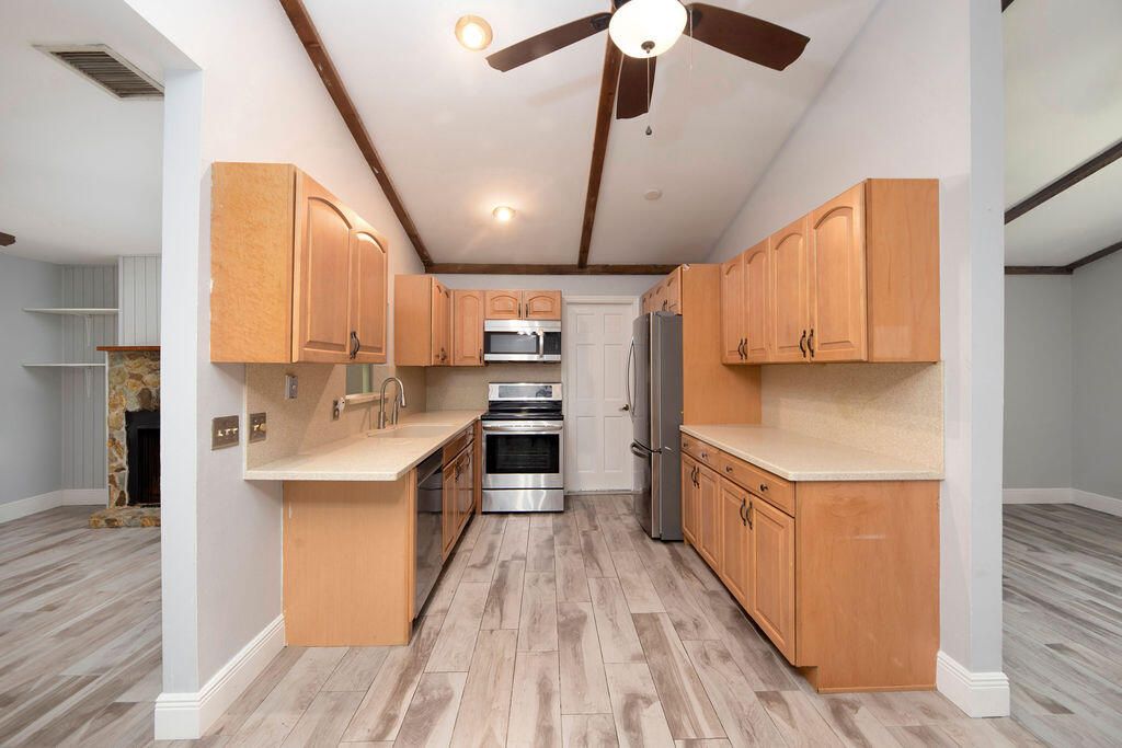 For Sale: $479,000 (4 beds, 2 baths, 1822 Square Feet)