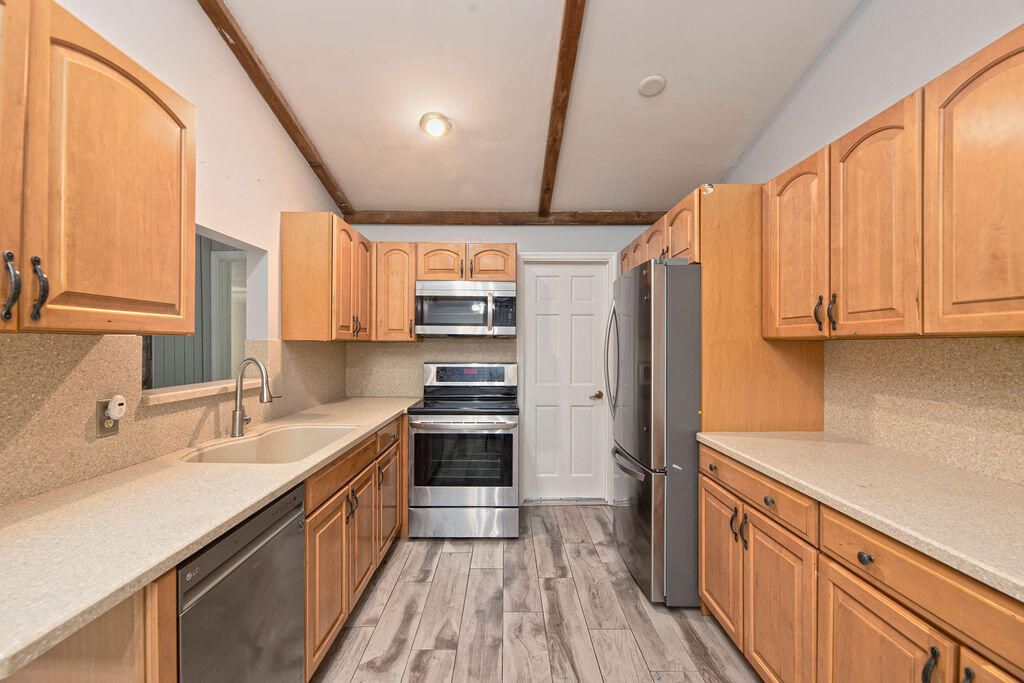 For Sale: $479,000 (4 beds, 2 baths, 1822 Square Feet)