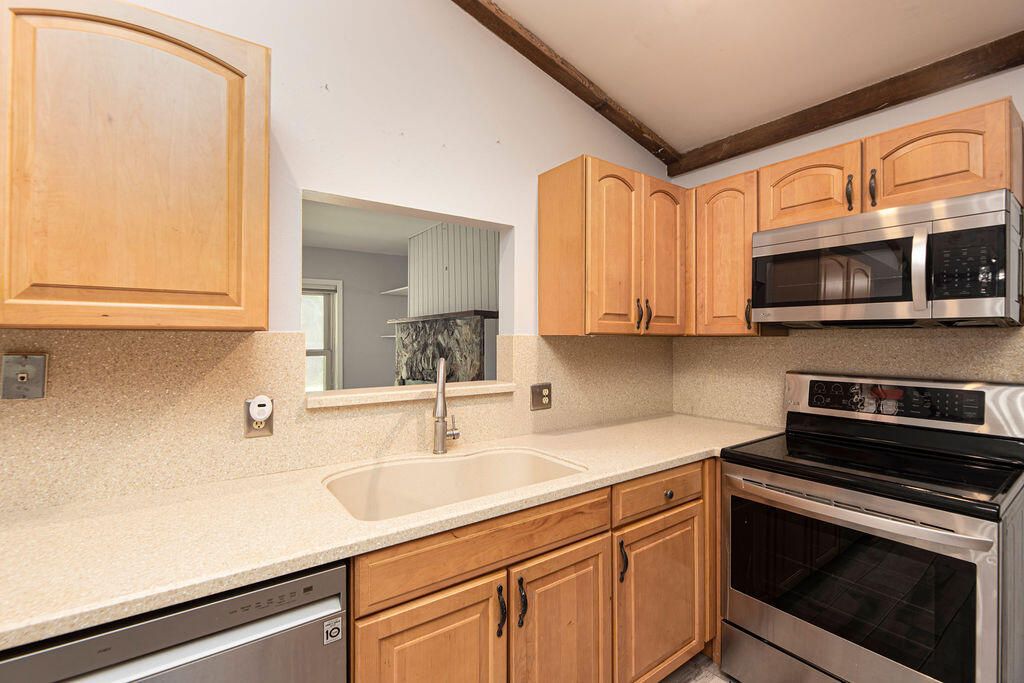 For Sale: $479,000 (4 beds, 2 baths, 1822 Square Feet)