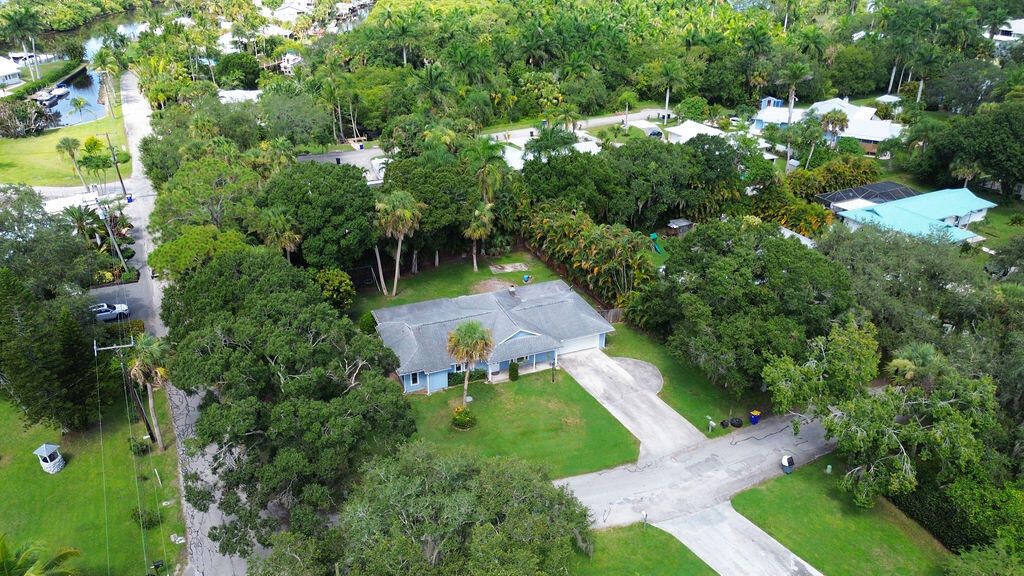 For Sale: $479,000 (4 beds, 2 baths, 1822 Square Feet)