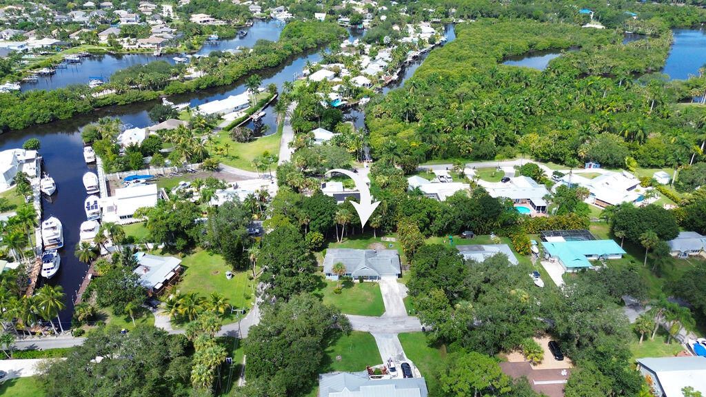 For Sale: $479,000 (4 beds, 2 baths, 1822 Square Feet)