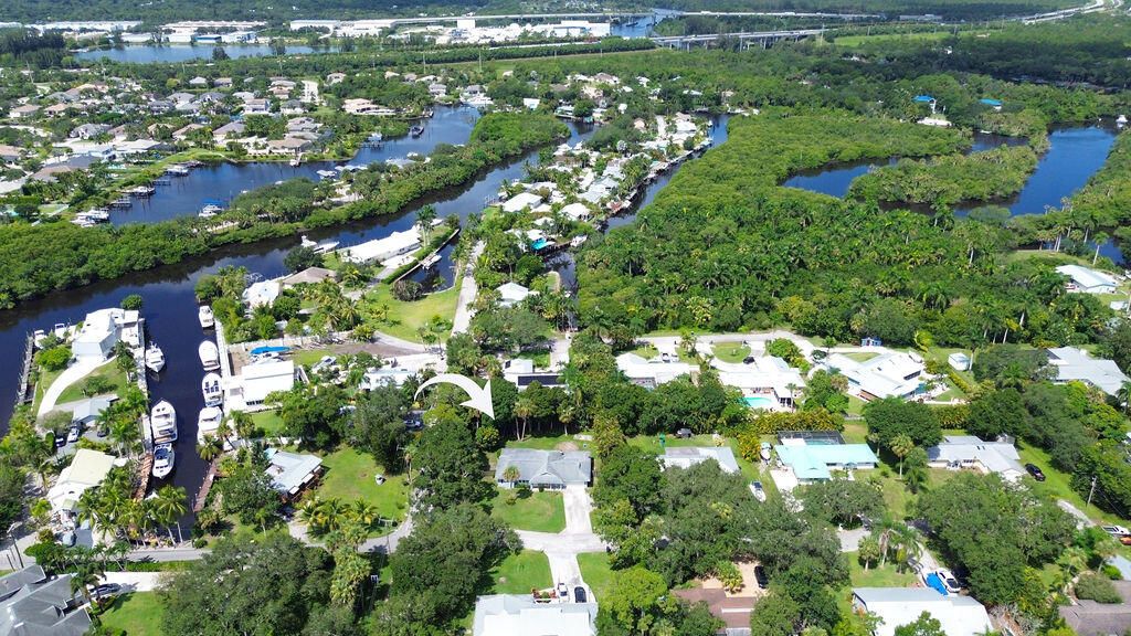 For Sale: $479,000 (4 beds, 2 baths, 1822 Square Feet)