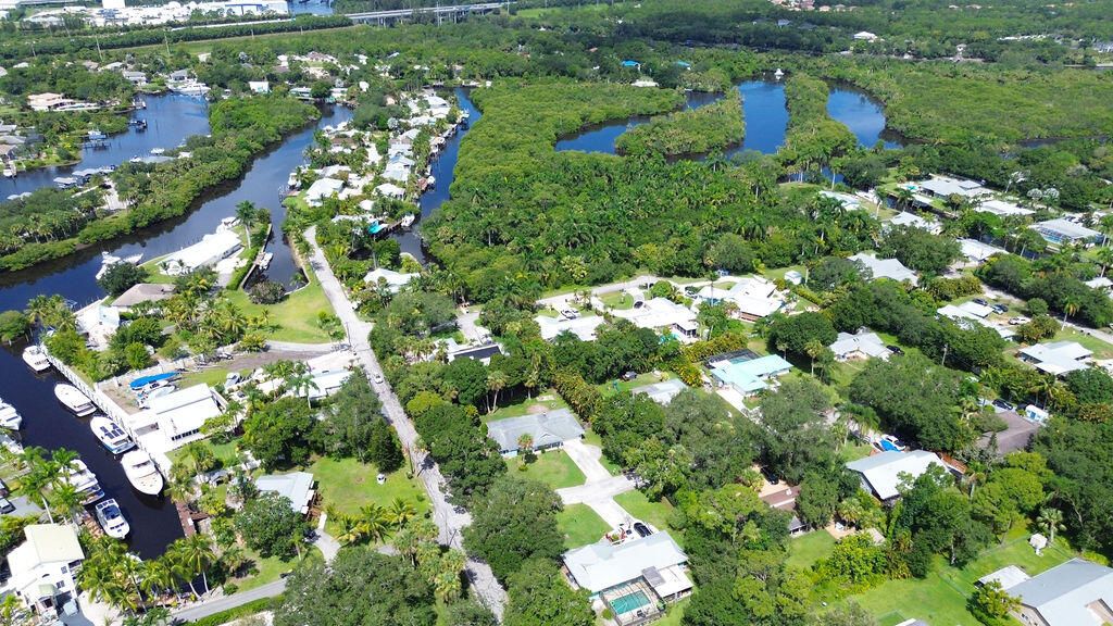 For Sale: $479,000 (4 beds, 2 baths, 1822 Square Feet)