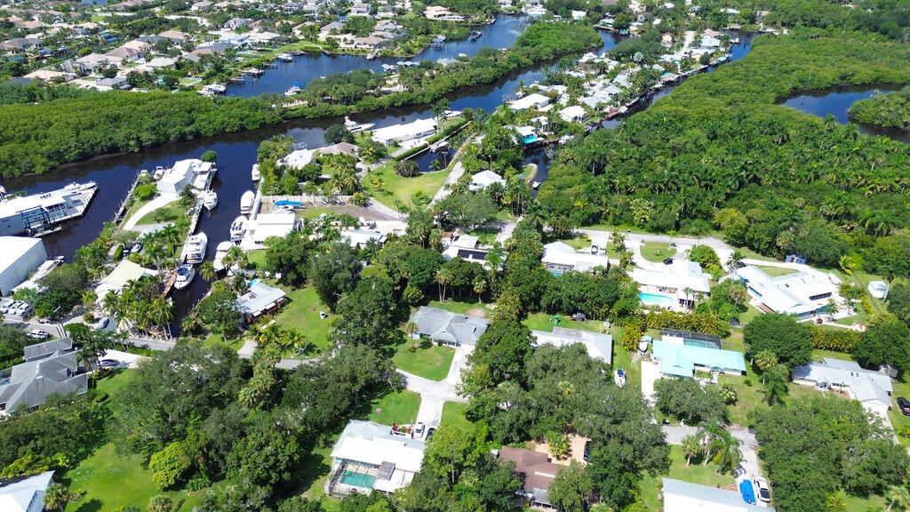 For Sale: $479,000 (4 beds, 2 baths, 1822 Square Feet)