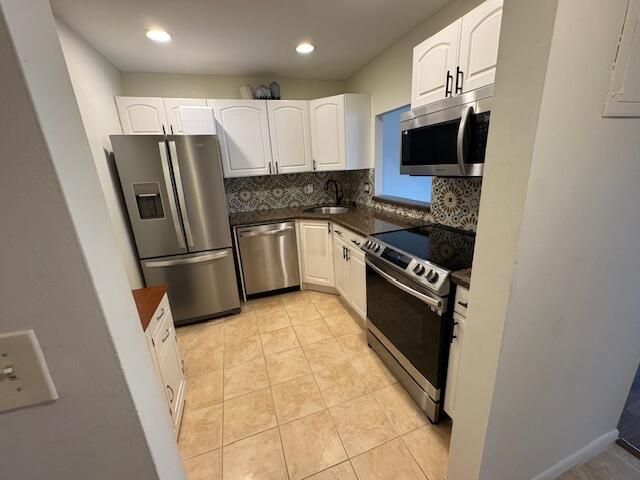 Под контрактом: $95,000 (1 спален, 1 ванн, 870 Квадратных фут)