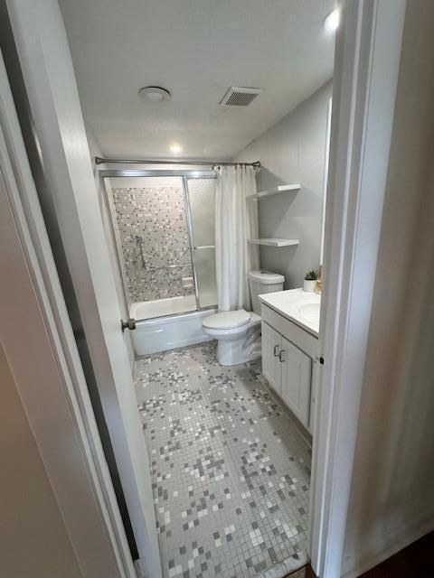 Под контрактом: $95,000 (1 спален, 1 ванн, 870 Квадратных фут)