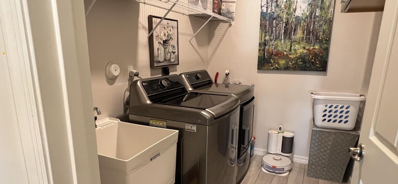 出租: $3,200 (3 贝兹, 2 浴室, 2040 平方英尺)