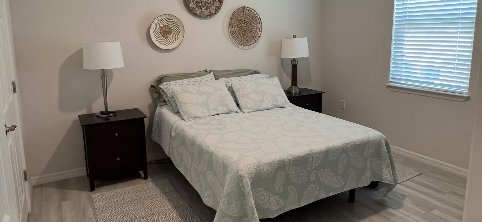 出租: $3,200 (3 贝兹, 2 浴室, 2040 平方英尺)