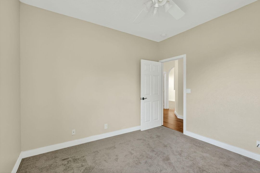 En Venta: $654,900 (4 camas, 3 baños, 2355 Pies cuadrados)