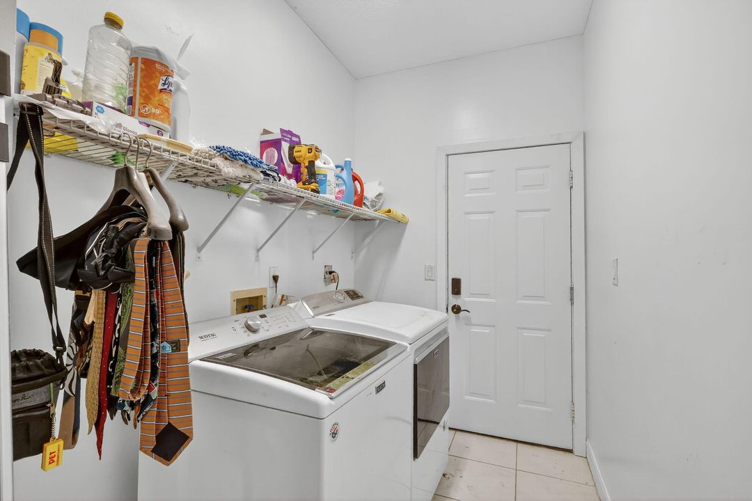 En Venta: $654,900 (4 camas, 3 baños, 2355 Pies cuadrados)