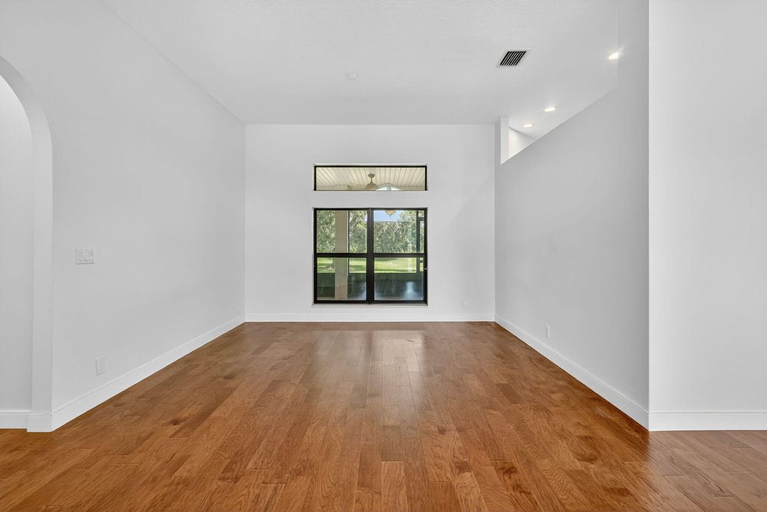 En Venta: $654,900 (4 camas, 3 baños, 2355 Pies cuadrados)