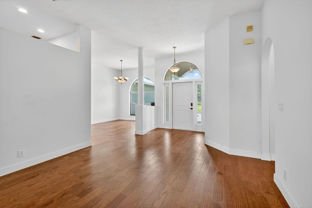 En Venta: $654,900 (4 camas, 3 baños, 2355 Pies cuadrados)