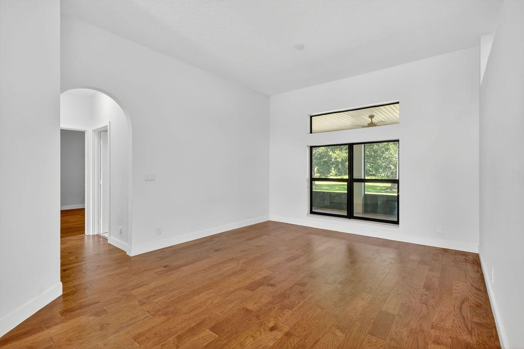 En Venta: $654,900 (4 camas, 3 baños, 2355 Pies cuadrados)