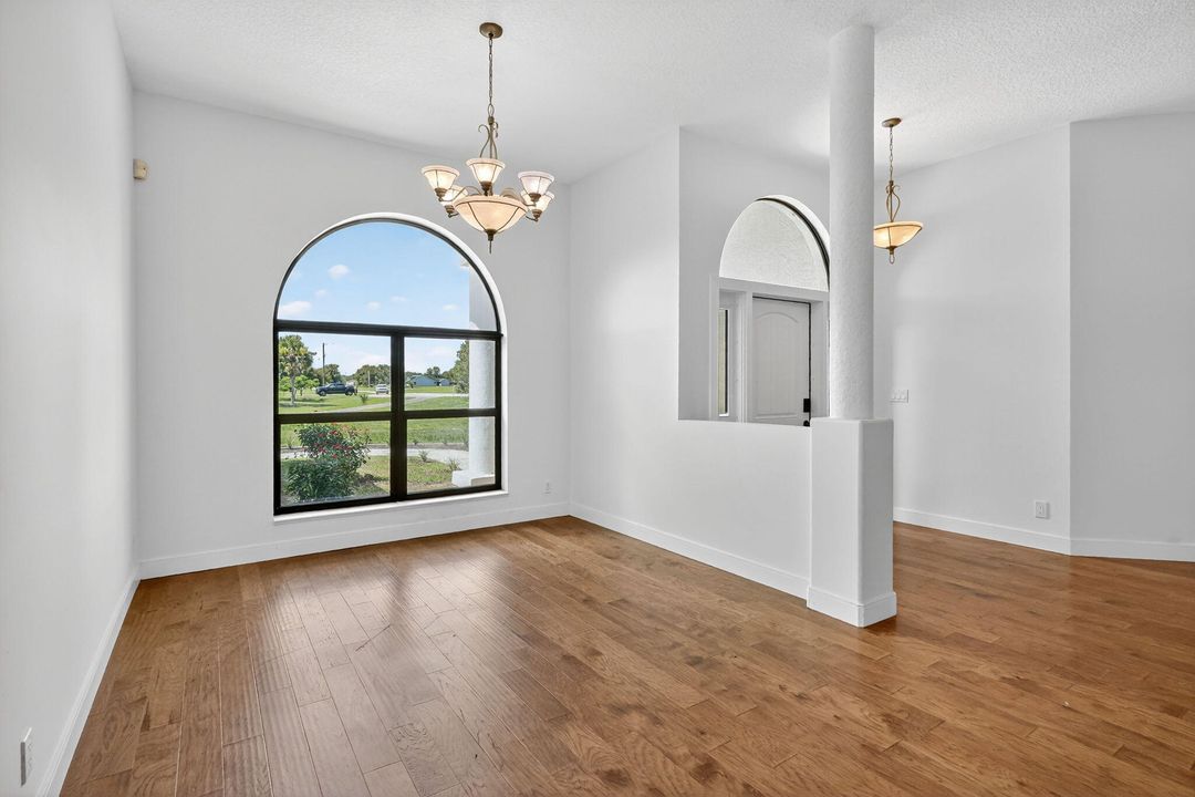 En Venta: $654,900 (4 camas, 3 baños, 2355 Pies cuadrados)