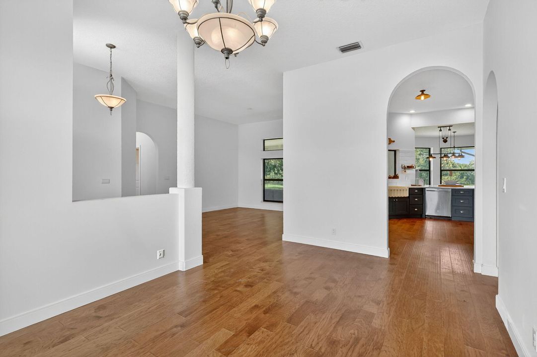 En Venta: $654,900 (4 camas, 3 baños, 2355 Pies cuadrados)