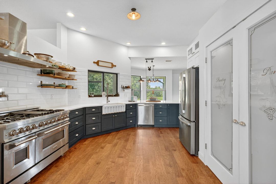 En Venta: $654,900 (4 camas, 3 baños, 2355 Pies cuadrados)