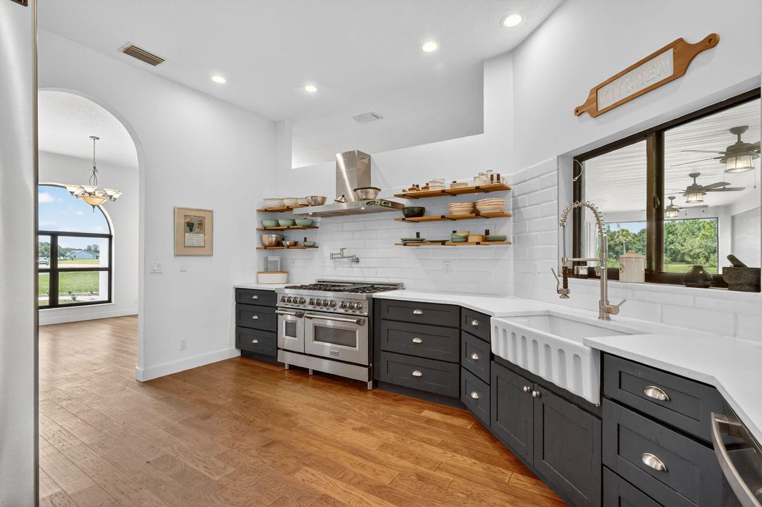 En Venta: $654,900 (4 camas, 3 baños, 2355 Pies cuadrados)