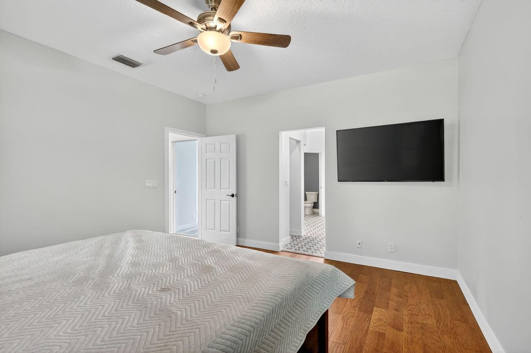 En Venta: $654,900 (4 camas, 3 baños, 2355 Pies cuadrados)