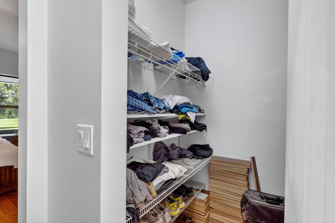 En Venta: $654,900 (4 camas, 3 baños, 2355 Pies cuadrados)