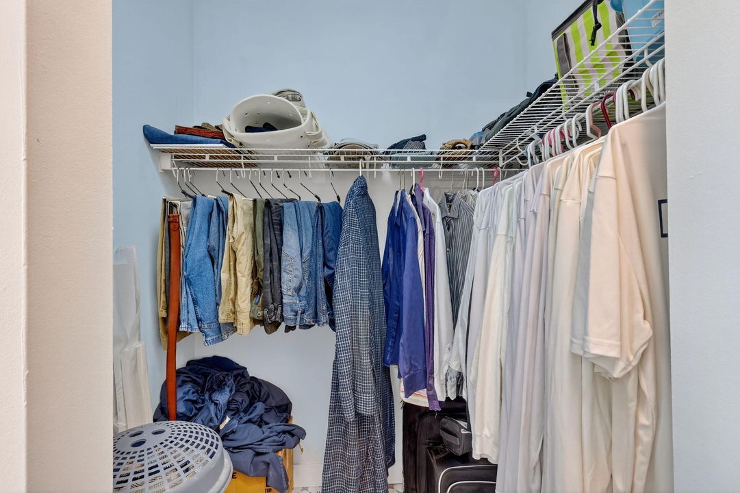 En Venta: $654,900 (4 camas, 3 baños, 2355 Pies cuadrados)