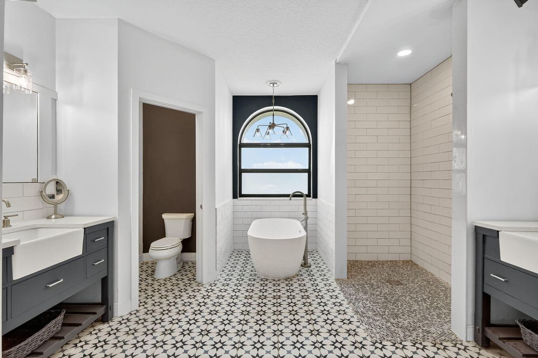 En Venta: $654,900 (4 camas, 3 baños, 2355 Pies cuadrados)