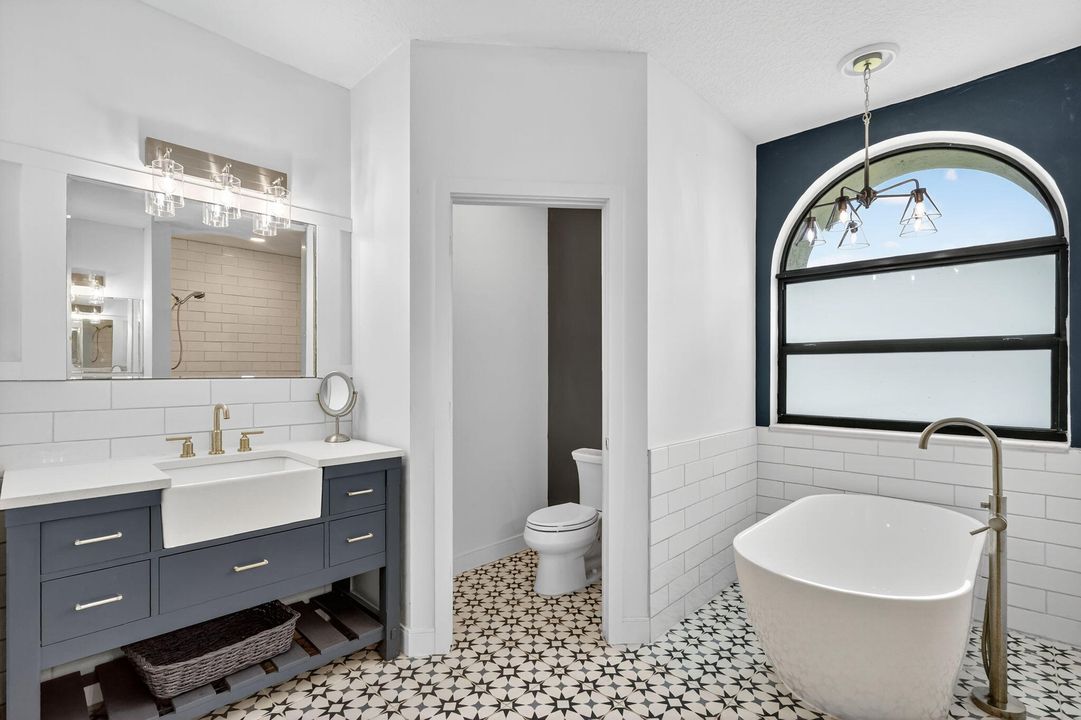 En Venta: $654,900 (4 camas, 3 baños, 2355 Pies cuadrados)