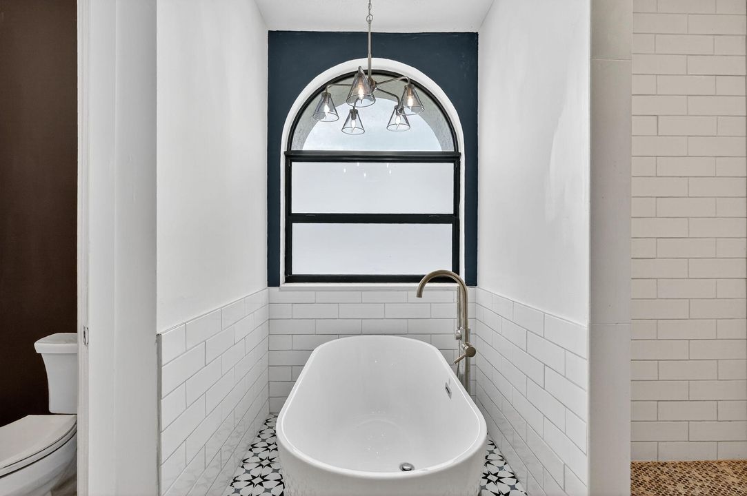 En Venta: $654,900 (4 camas, 3 baños, 2355 Pies cuadrados)