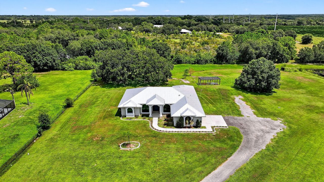 En Venta: $654,900 (4 camas, 3 baños, 2355 Pies cuadrados)