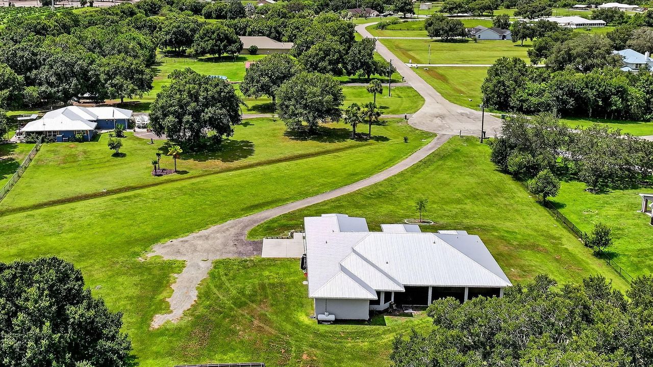 En Venta: $654,900 (4 camas, 3 baños, 2355 Pies cuadrados)