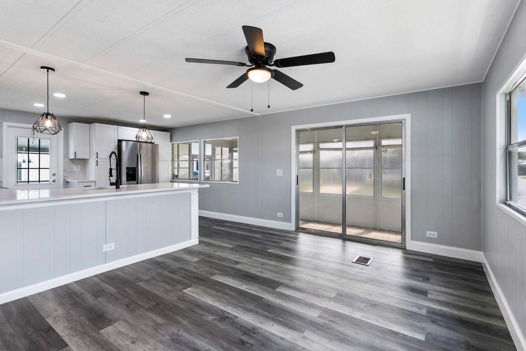 合同活跃: $164,000 (2 贝兹, 2 浴室, 1179 平方英尺)