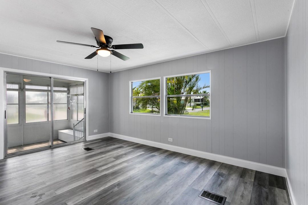 合同活跃: $164,000 (2 贝兹, 2 浴室, 1179 平方英尺)