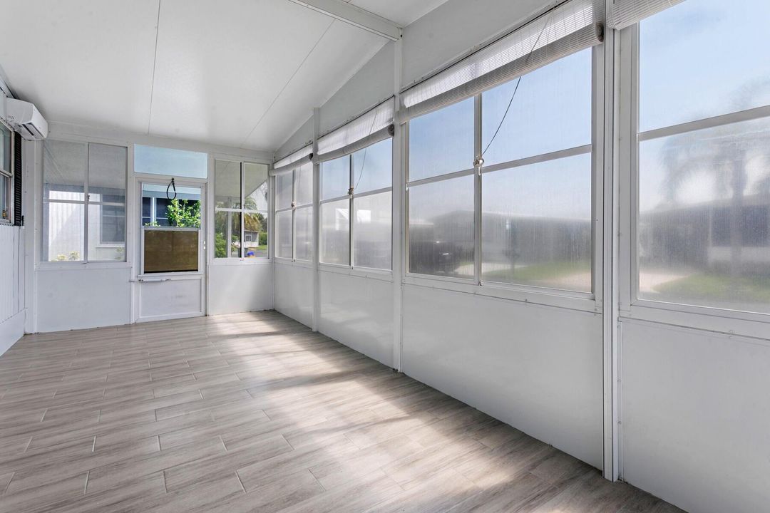 合同活跃: $164,000 (2 贝兹, 2 浴室, 1179 平方英尺)