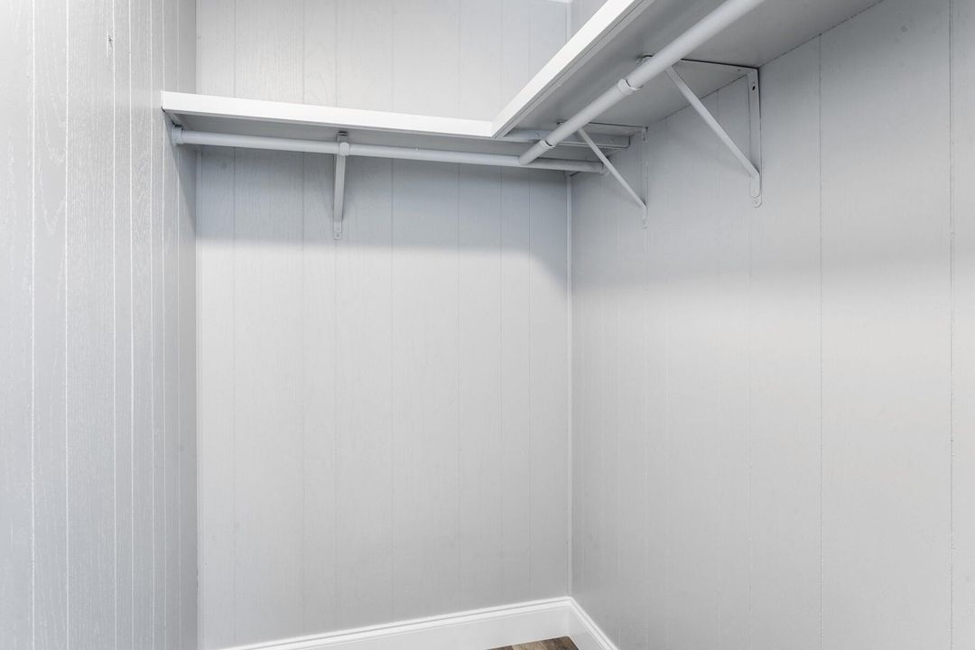 合同活跃: $164,000 (2 贝兹, 2 浴室, 1179 平方英尺)