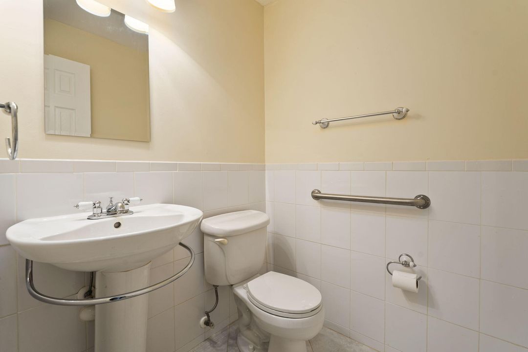 Под контрактом: $99,500 (1 спален, 1 ванн, 1122 Квадратных фут)