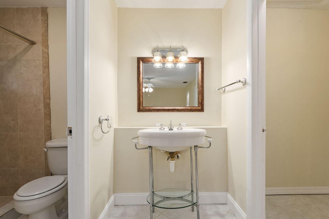 Под контрактом: $99,500 (1 спален, 1 ванн, 1122 Квадратных фут)