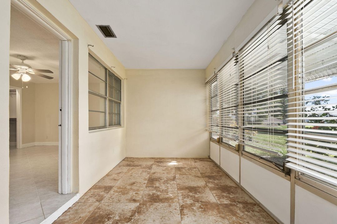 Под контрактом: $99,500 (1 спален, 1 ванн, 1122 Квадратных фут)