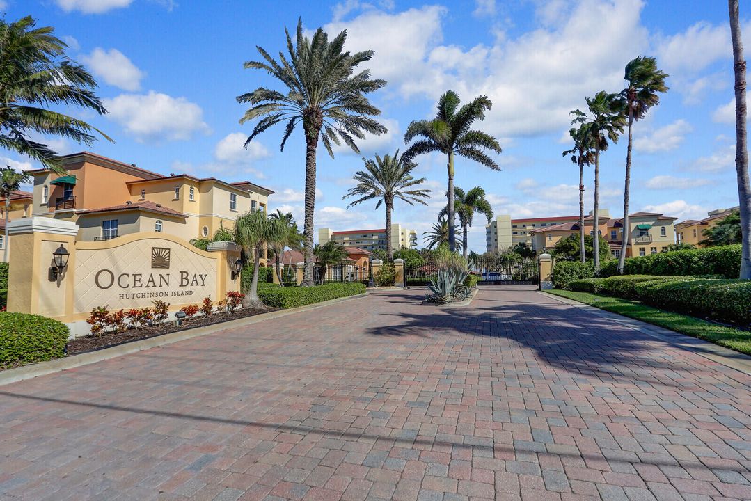 待售: $725,000 (3 贝兹, 3 浴室, 2327 平方英尺)