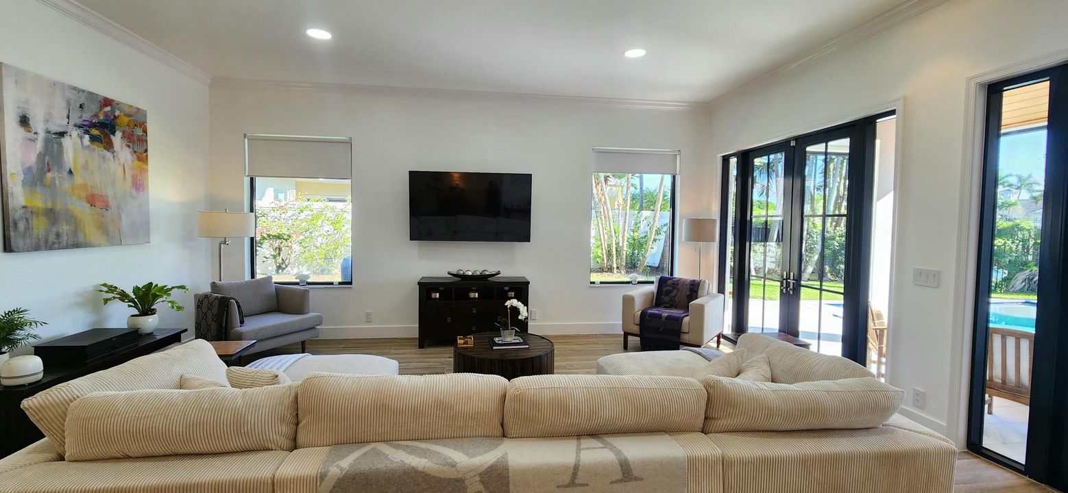 For Sale: $1,870,000 (3 beds, 3 baths, 2017 Square Feet)