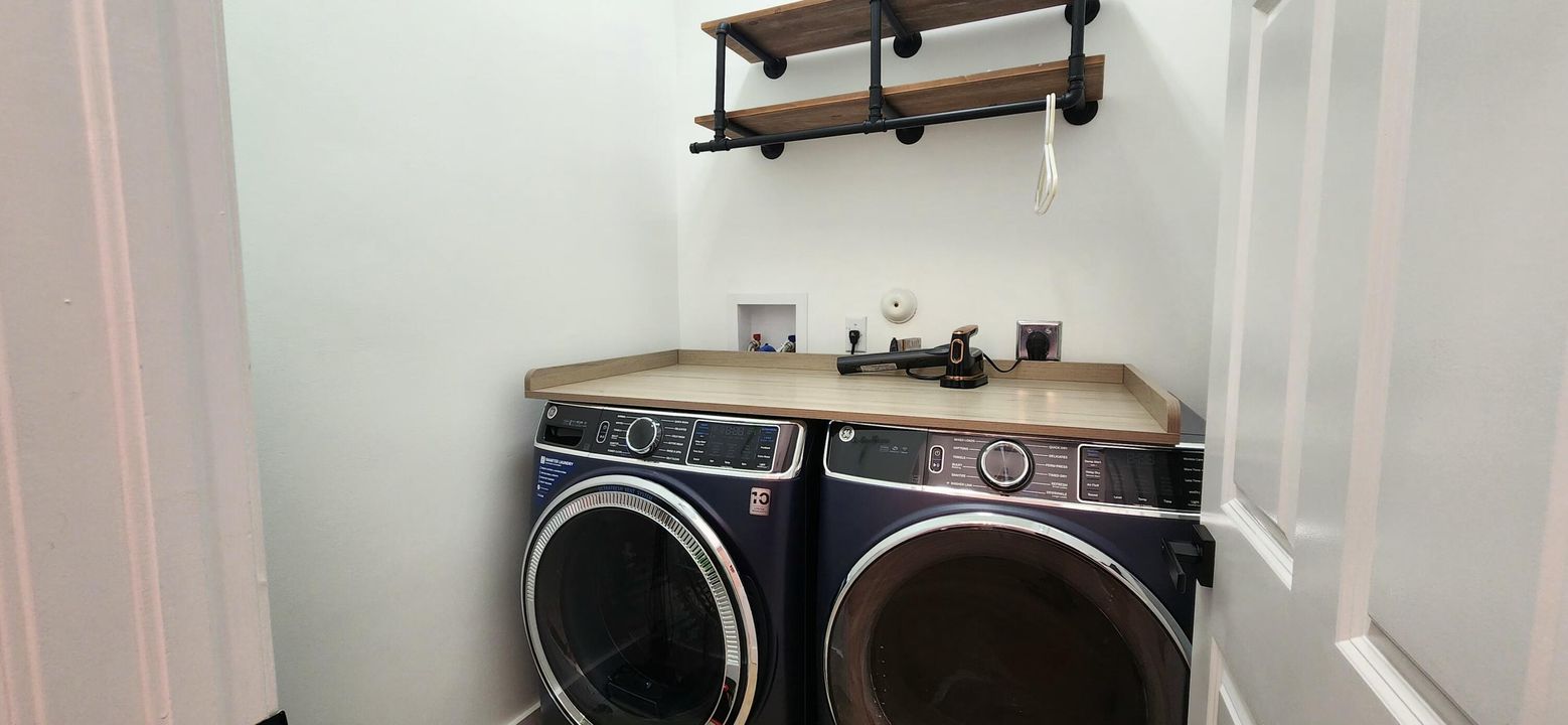 For Sale: $1,870,000 (3 beds, 3 baths, 2017 Square Feet)