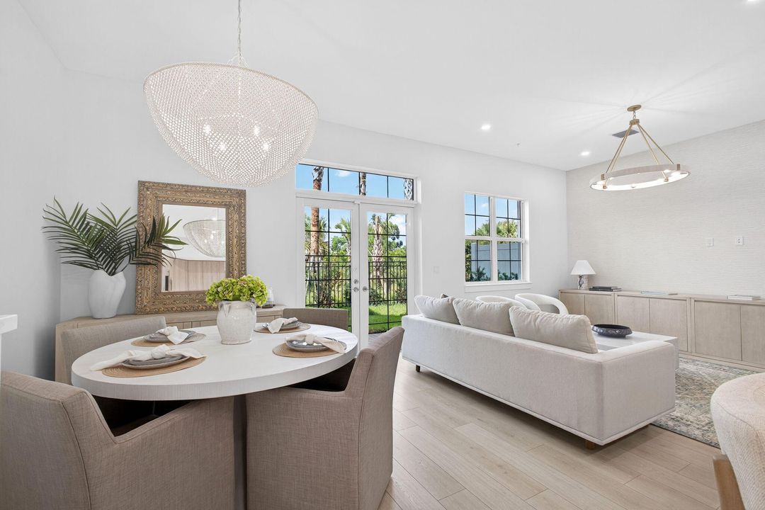 合同活跃: $1,124,900 (3 贝兹, 2 浴室, 2205 平方英尺)