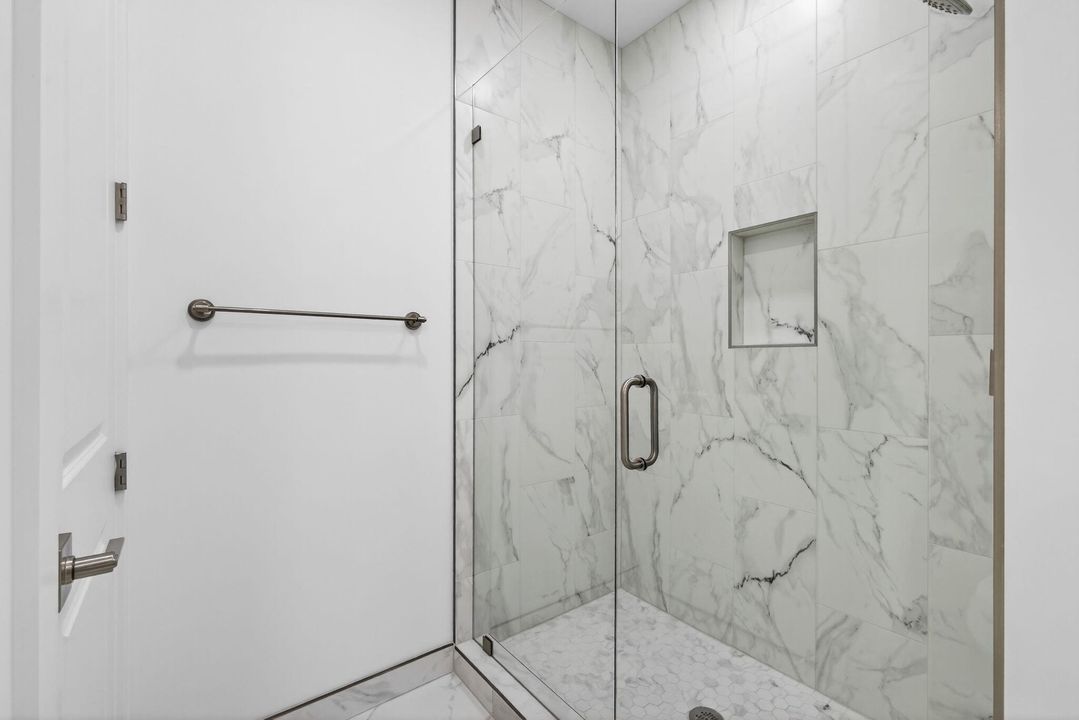 合同活跃: $1,124,900 (3 贝兹, 2 浴室, 2205 平方英尺)