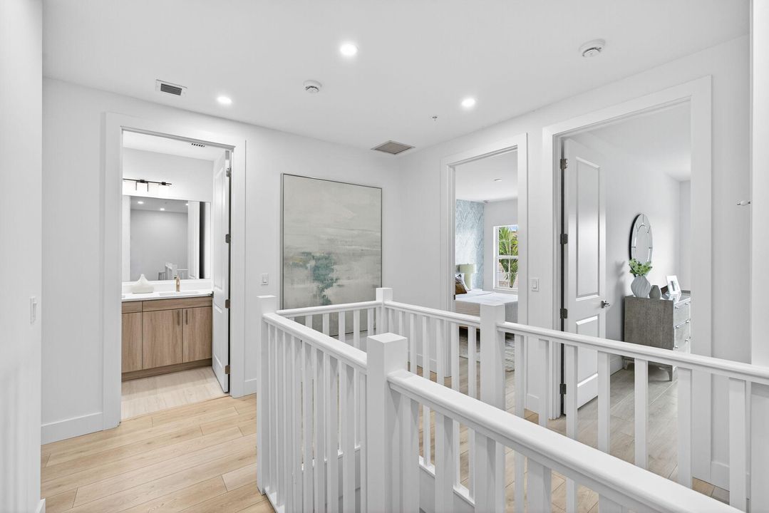 合同活跃: $1,124,900 (3 贝兹, 2 浴室, 2205 平方英尺)