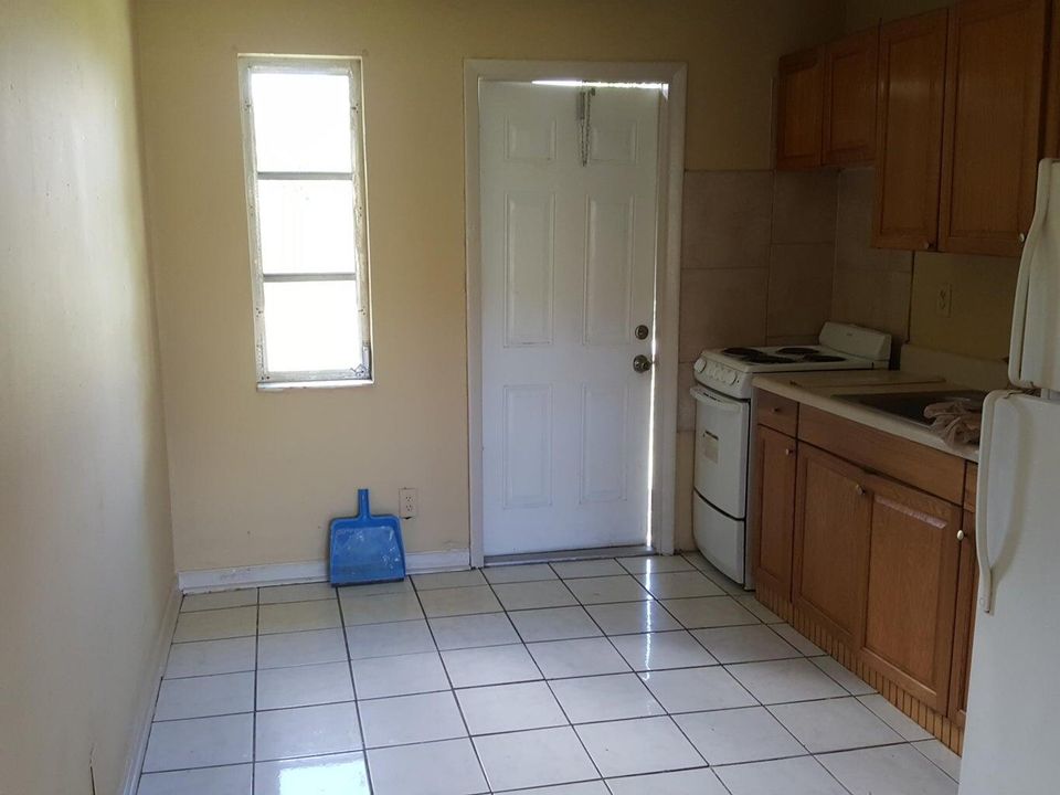 Active With Contract: $370,000 (0 beds, 0 baths, 1404 Square Feet)