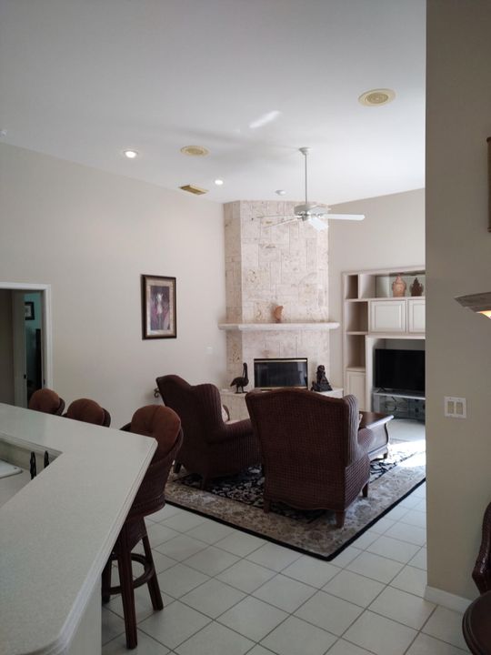 Activo con contrato: $699,500 (3 camas, 2 baños, 2303 Pies cuadrados)