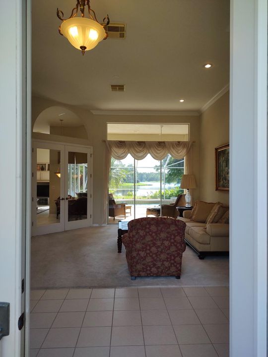 Activo con contrato: $699,500 (3 camas, 2 baños, 2303 Pies cuadrados)