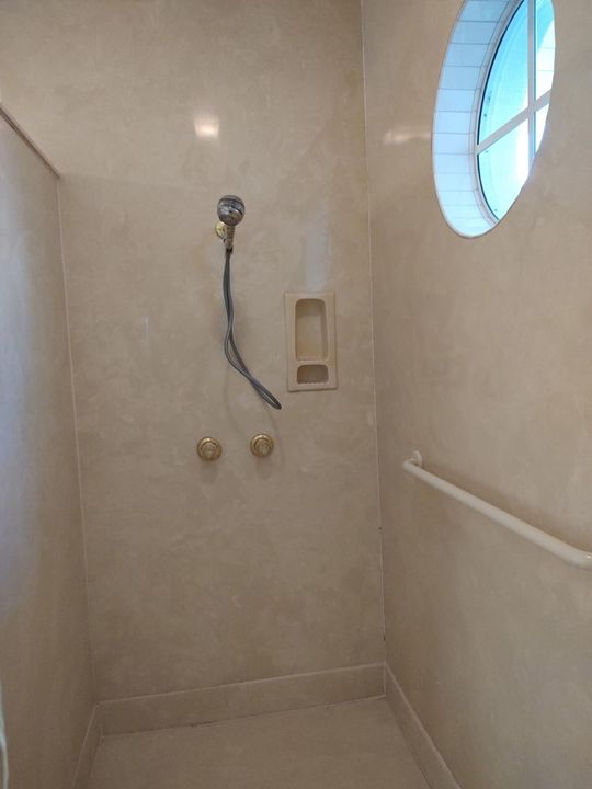 Activo con contrato: $699,500 (3 camas, 2 baños, 2303 Pies cuadrados)