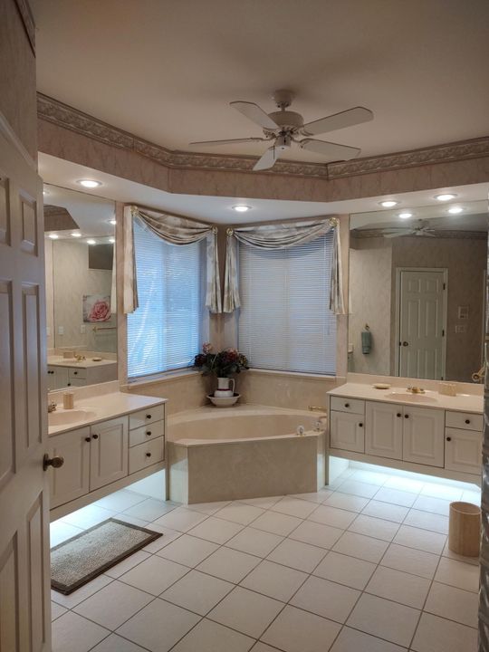 Activo con contrato: $699,500 (3 camas, 2 baños, 2303 Pies cuadrados)