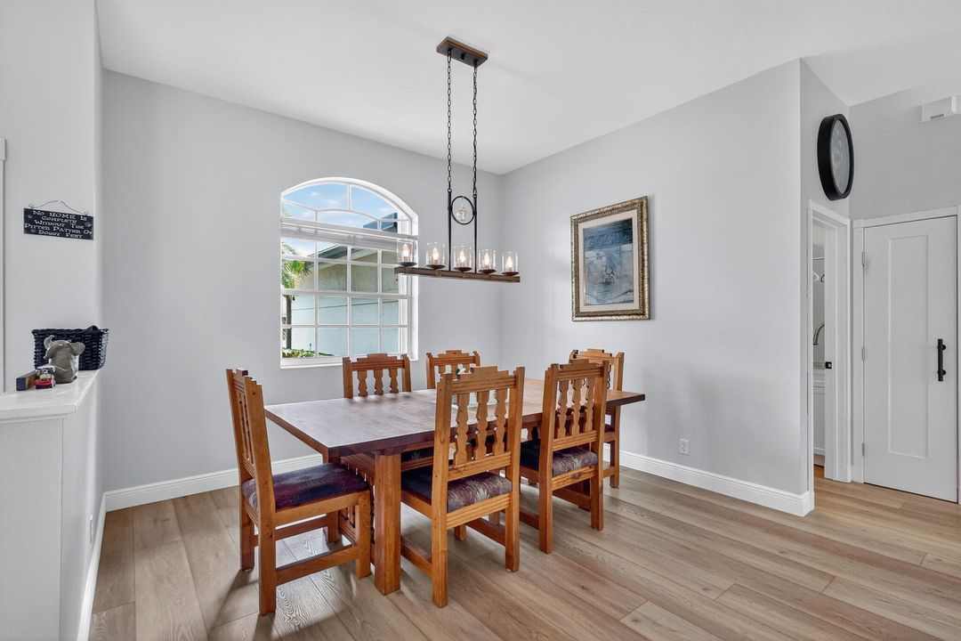 待售: $849,000 (4 贝兹, 3 浴室, 2481 平方英尺)